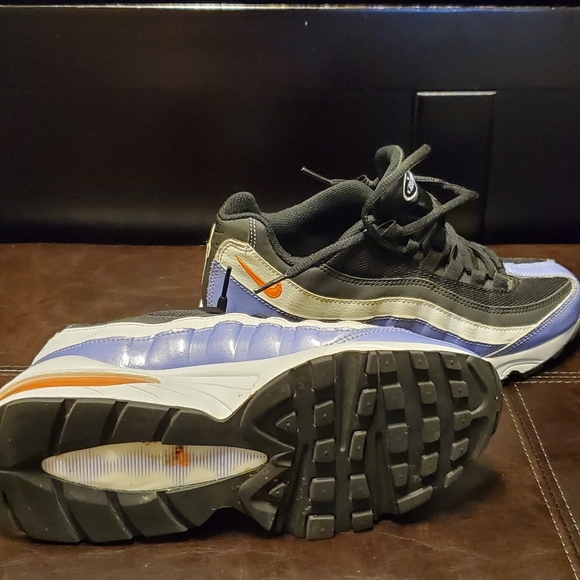 Shoes - Picture 2 of 3